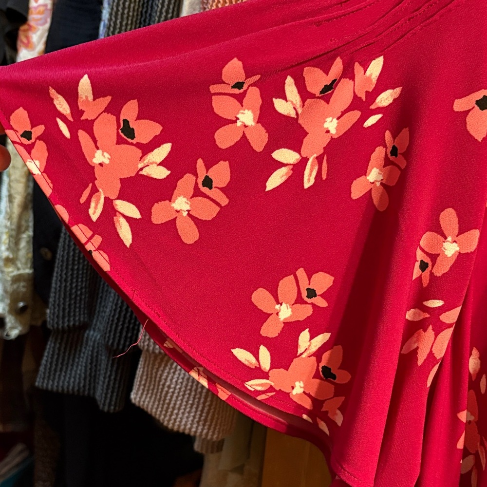 Liz Claiborne Magenta Floral Short Sleeve Blouse - Picture 4 of 5
